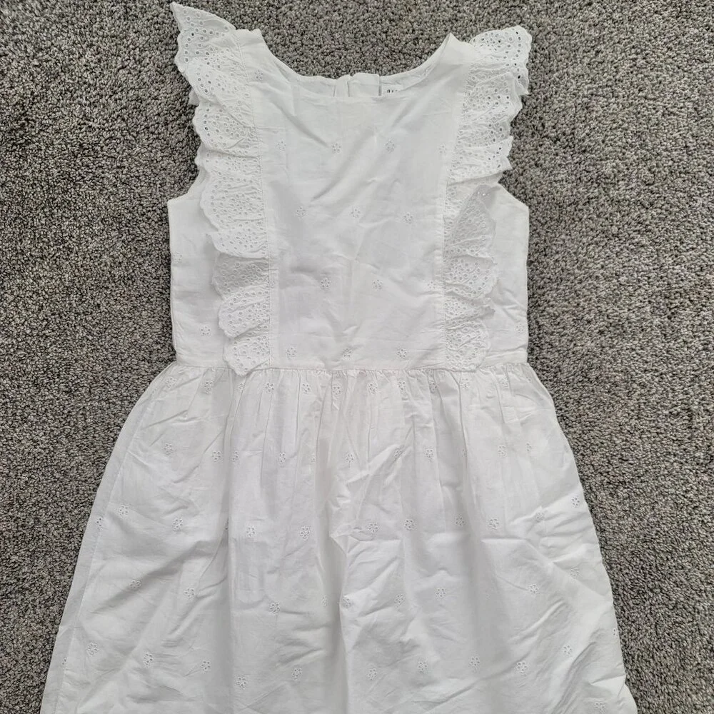 GAP white eyelet